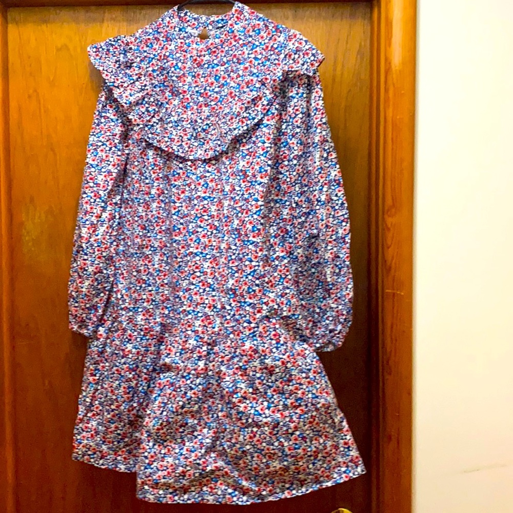 Floral Maternity Dress Boohoo. Brand new! Never worn! Tags still on! Size 4